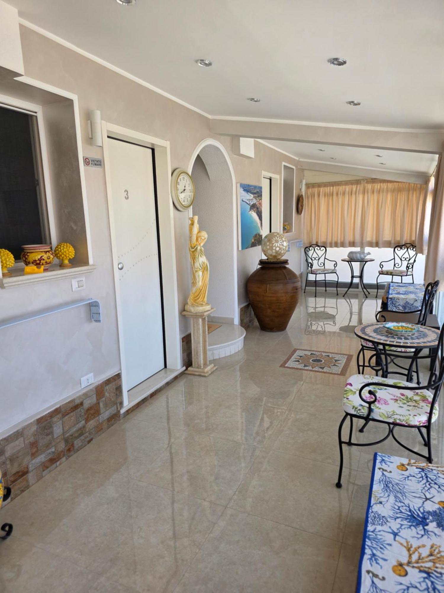 La Perla Del Tirreno Bed & Breakfast โตรเปอา ภายนอก รูปภาพ
