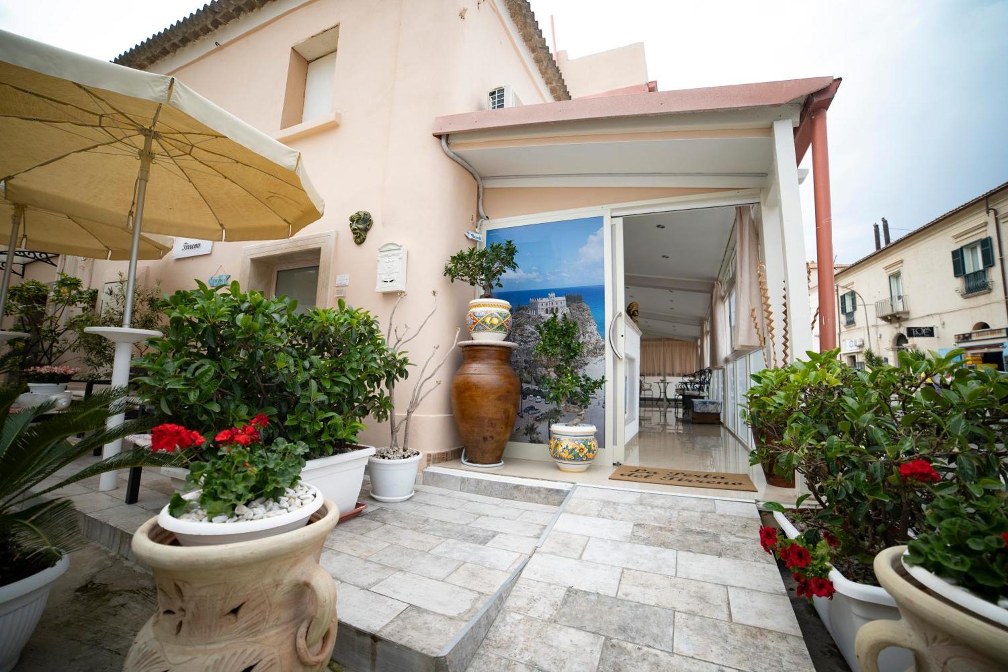 La Perla Del Tirreno Bed & Breakfast โตรเปอา ภายนอก รูปภาพ