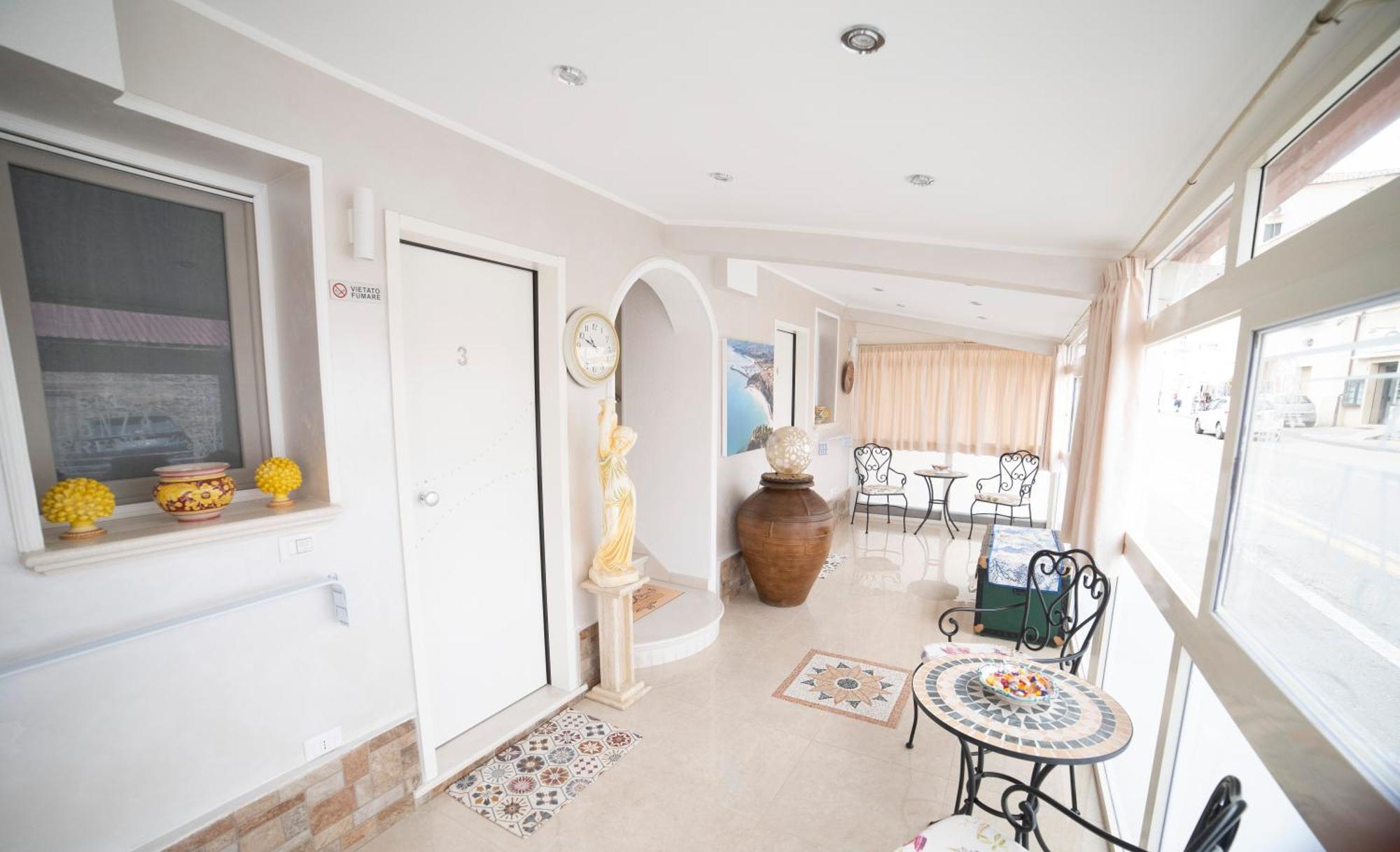 La Perla Del Tirreno Bed & Breakfast โตรเปอา ภายนอก รูปภาพ